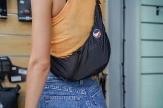 Sling bag Ticket To The Moon torbica crna 